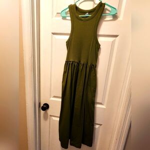 Old navy dress size medium has pockets